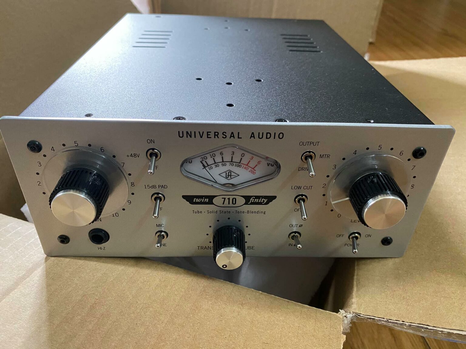 Universal Audio 710 TwinFinity Microphone Preamp Thu Uyên Studio